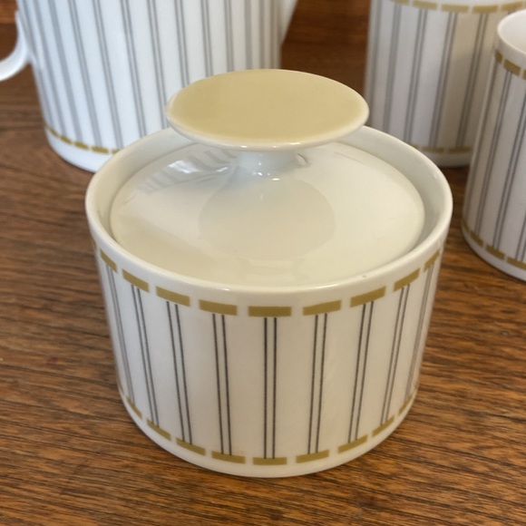 Thomas Rosenthal of Germany Coffee Pot / Cups / Sugar - Picture 2 of 8